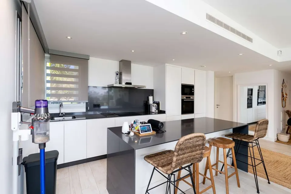 Apartament z ogrodem w Casares — zdjęcie