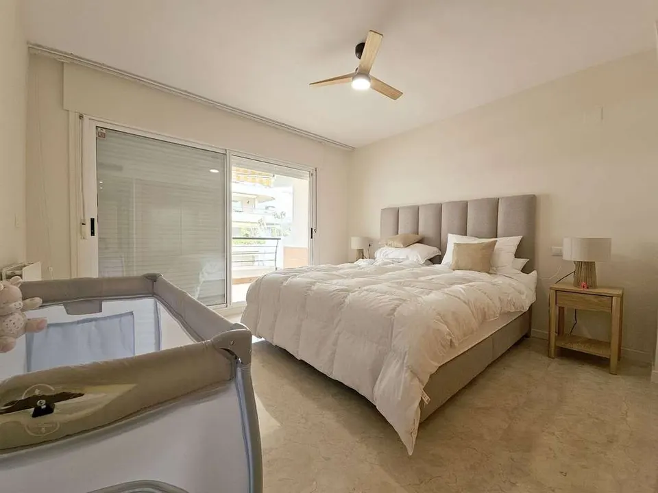 Apartament przy polu golfowym w Marbelli — zdjęcie