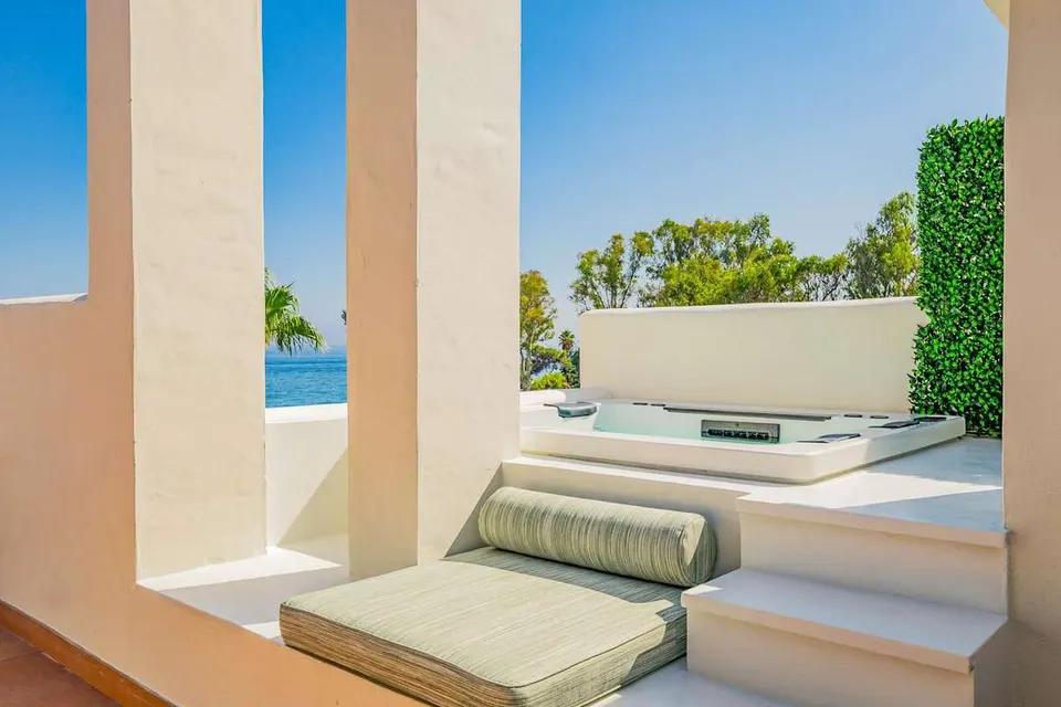 Penthouse przy plaży w Esteponie — zdjęcie