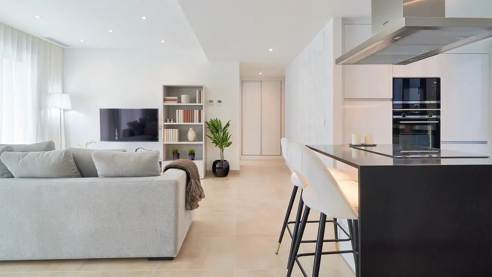 Apartamenty z prywatnym basenem w Esteponie — zdjęcie