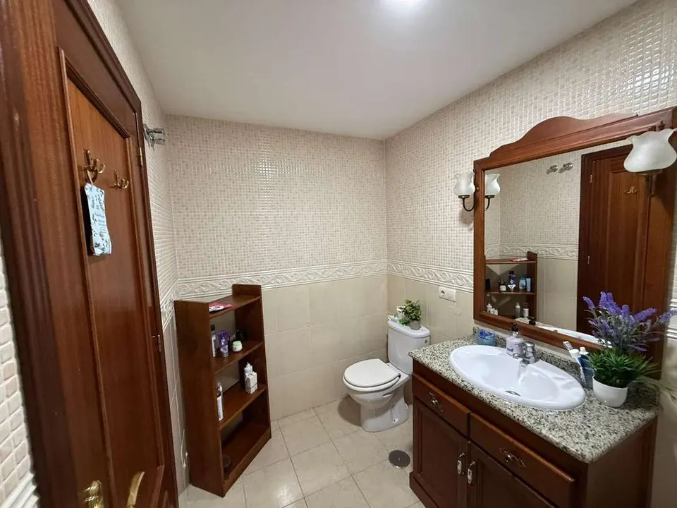 Apartament z garażem w Esteponie — zdjęcie
