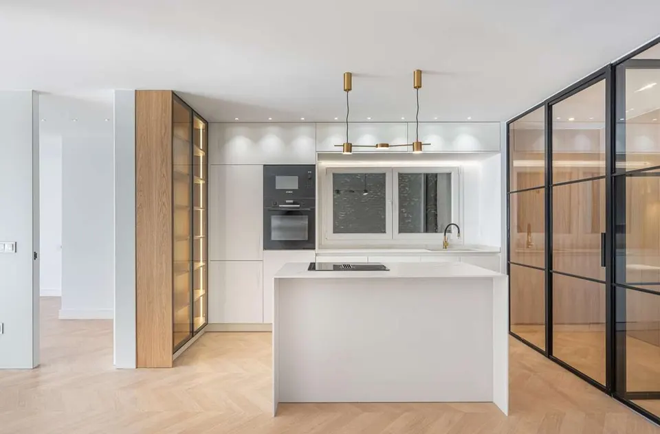 Apartament z nowoczesnym designem w Maladze — zdjęcie
