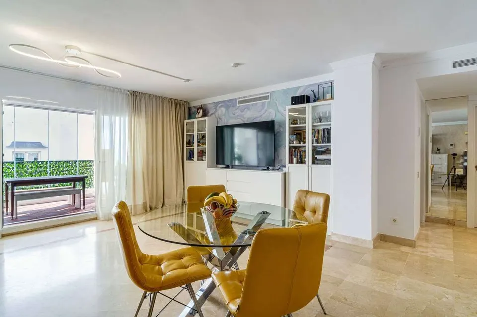 Apartament z basenami w Benahavís — zdjęcie