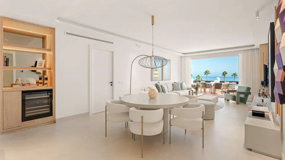 Penthouse przy plaży w Esteponie — zdjęcie
