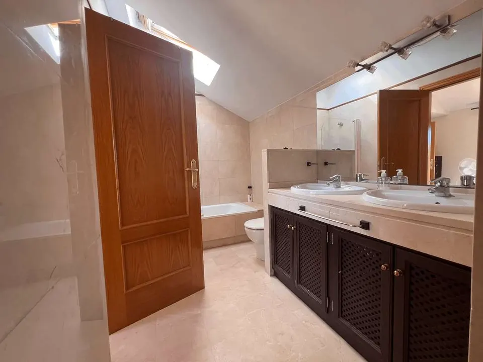 Apartament z basenem w Esteponie — zdjęcie