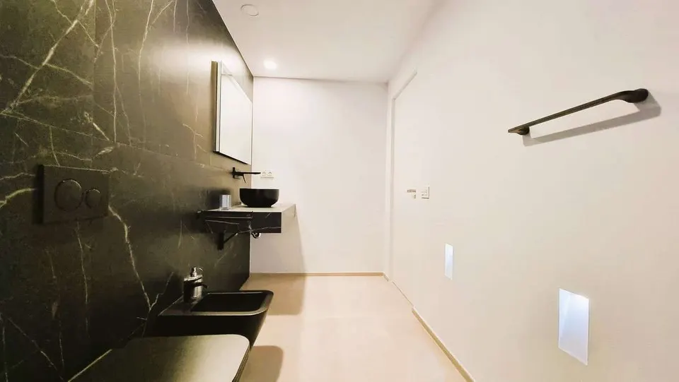 Apartament z widokiem na port w Marbelli — zdjęcie