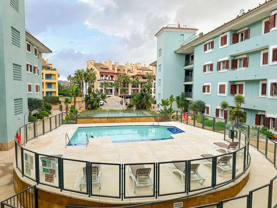 Apartament z widokiem na wodę w Sotogrande — zdjęcie