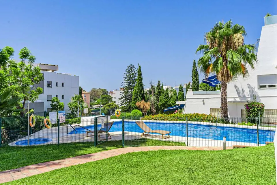 Apartament z tarasem w Marbelli — zdjęcie