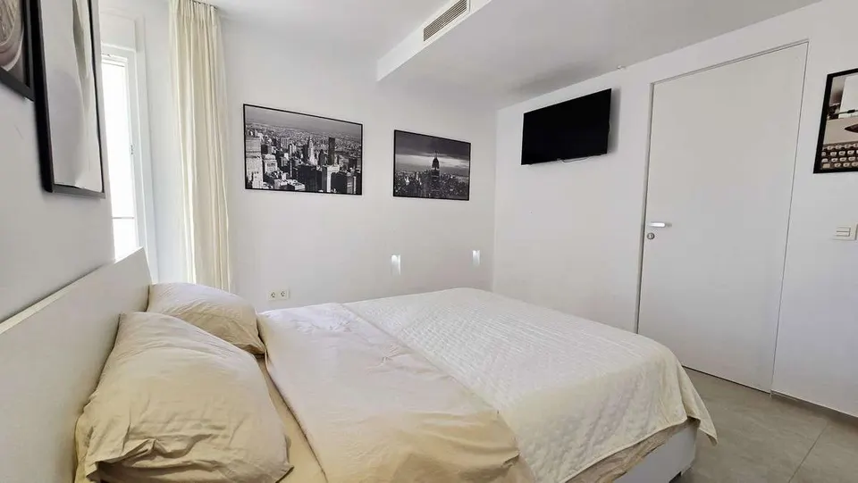 Apartament z widokiem na port w Marbelli — zdjęcie