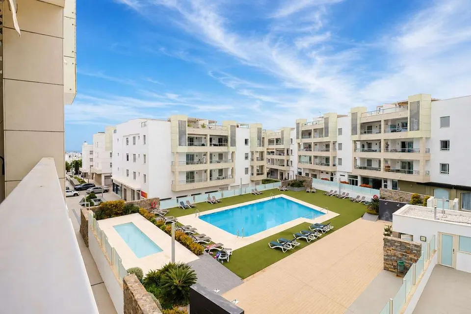 Apartament z widokiem na basen w Marbelli — zdjęcie