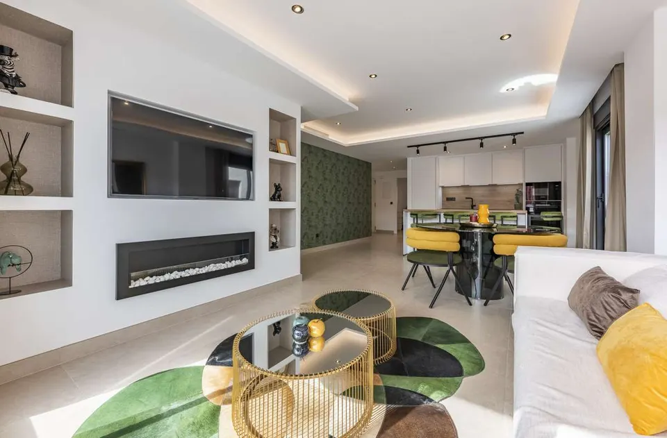 Apartament z kominkiem w Marbelli — zdjęcie