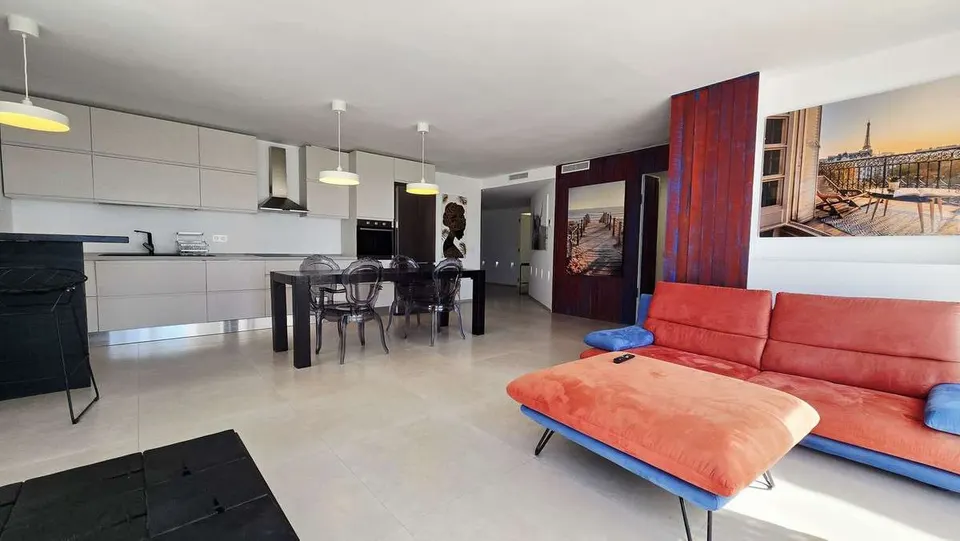 Apartament z widokiem na port w Marbelli — zdjęcie