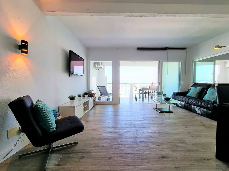 Apartament z widokiem na marinę w Marbelli — zdjęcie