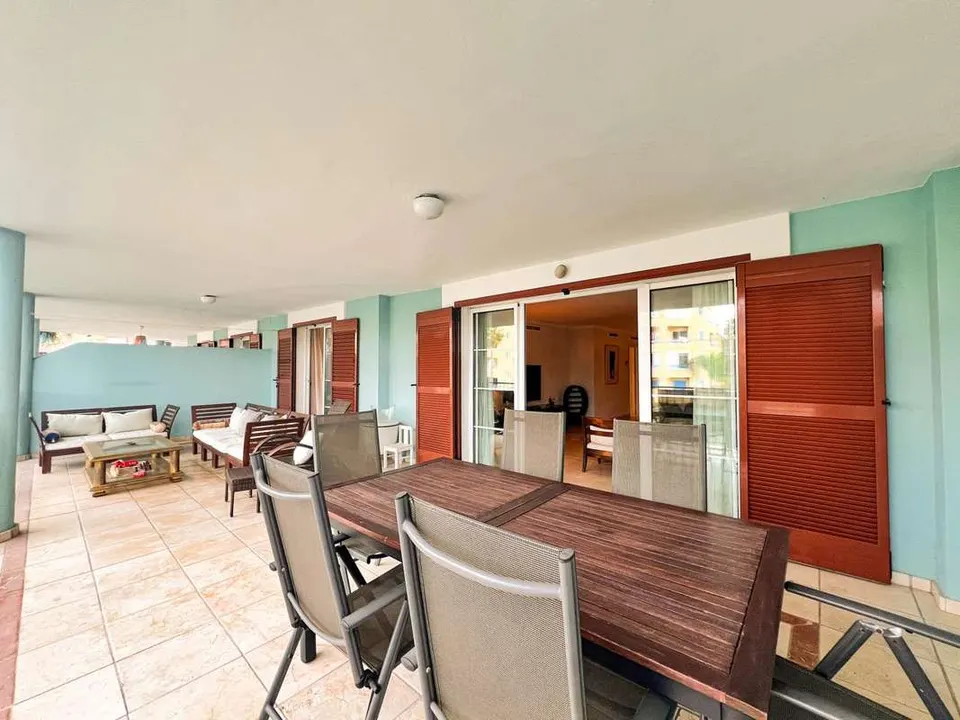 Apartament z widokiem na wodę w Sotogrande — zdjęcie