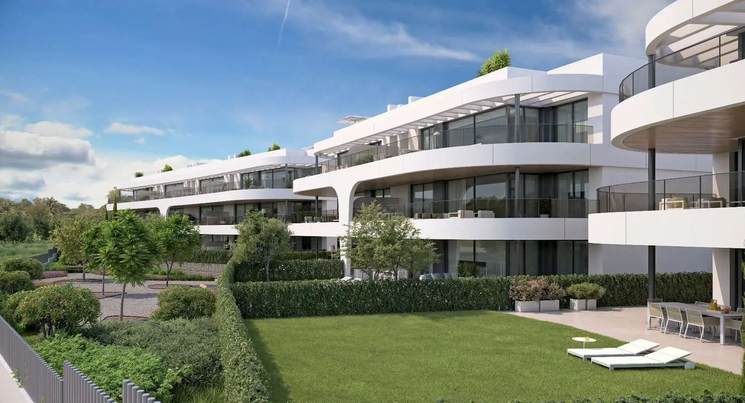 Apartament z prywatnym ogrodem w Esteponie