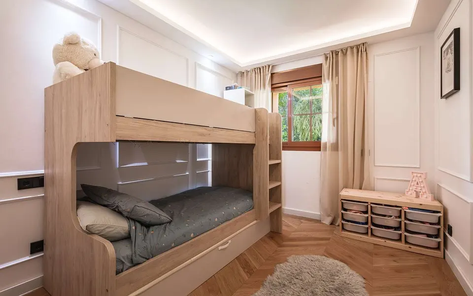 Apartament z ogrodem w Benahavís — zdjęcie