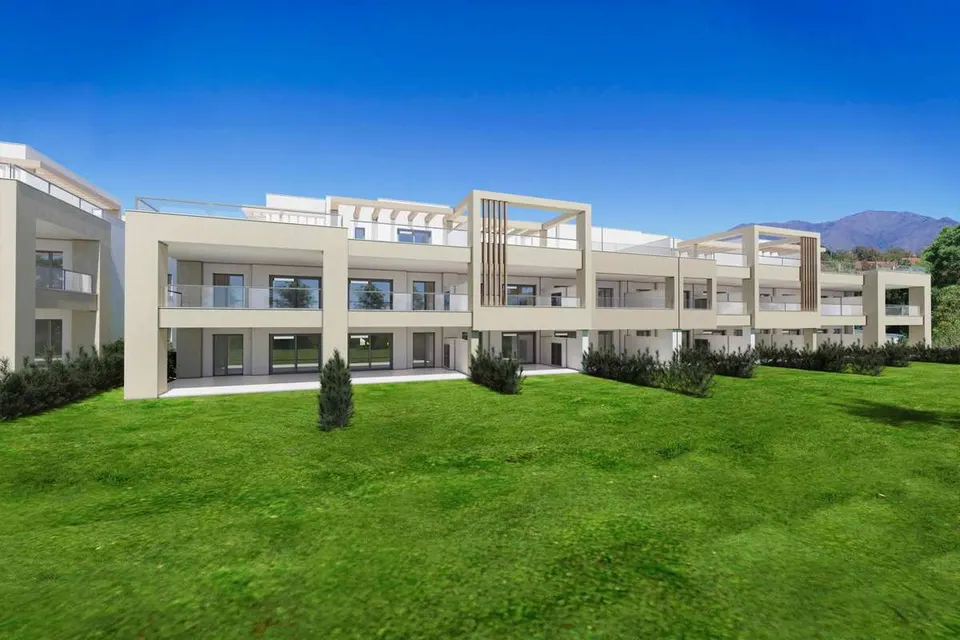 Penthouse z basenem w Casares — zdjęcie