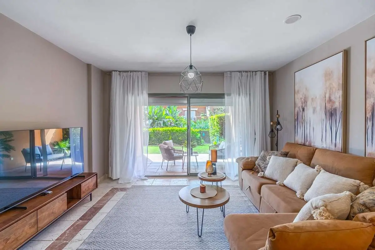 Apartament w zielonej urbanizacji w Esteponie — Apartament, Estepona