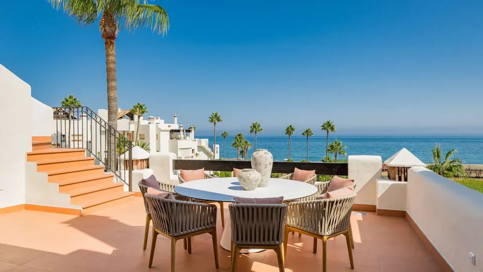 Penthouse przy plaży w Esteponie — zdjęcie