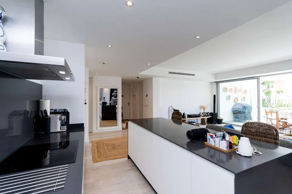 Apartament z ogrodem w Casares — zdjęcie
