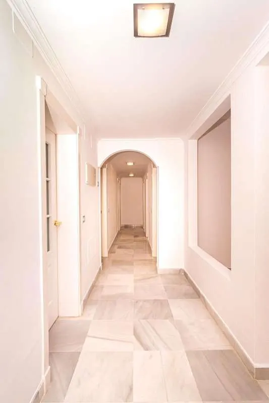 Apartament z widokiem na morze w Esteponie — zdjęcie
