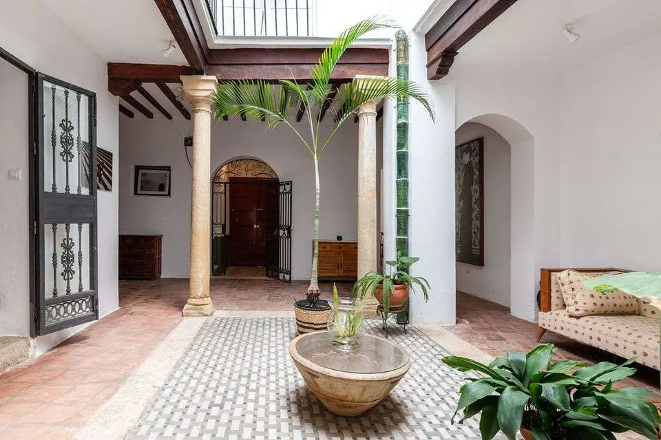 Dom szeregowy z patio w Máladze — zdjęcie