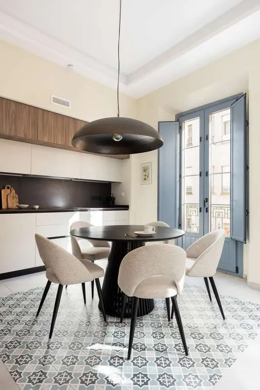 Apartament z odrestaurowanym charakterem w Maladze — zdjęcie 5 z 16