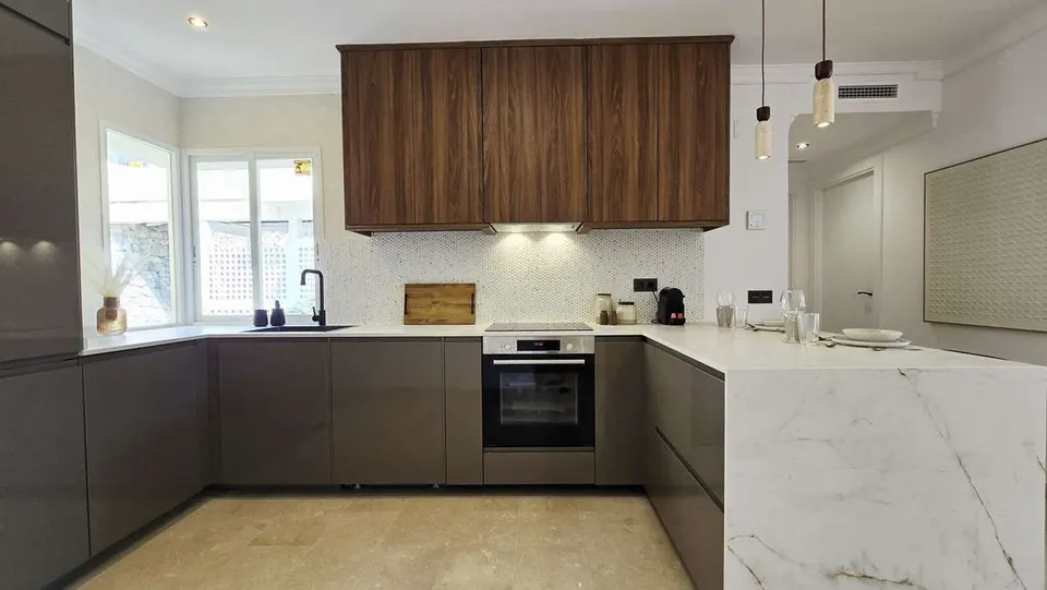 Apartament z widokiem na jezioro w Benahavís — zdjęcie