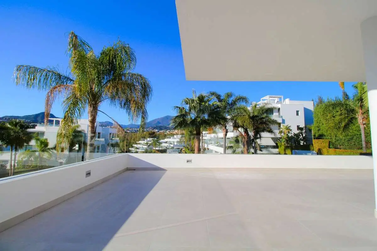 Apartament z tarasem w Esteponie