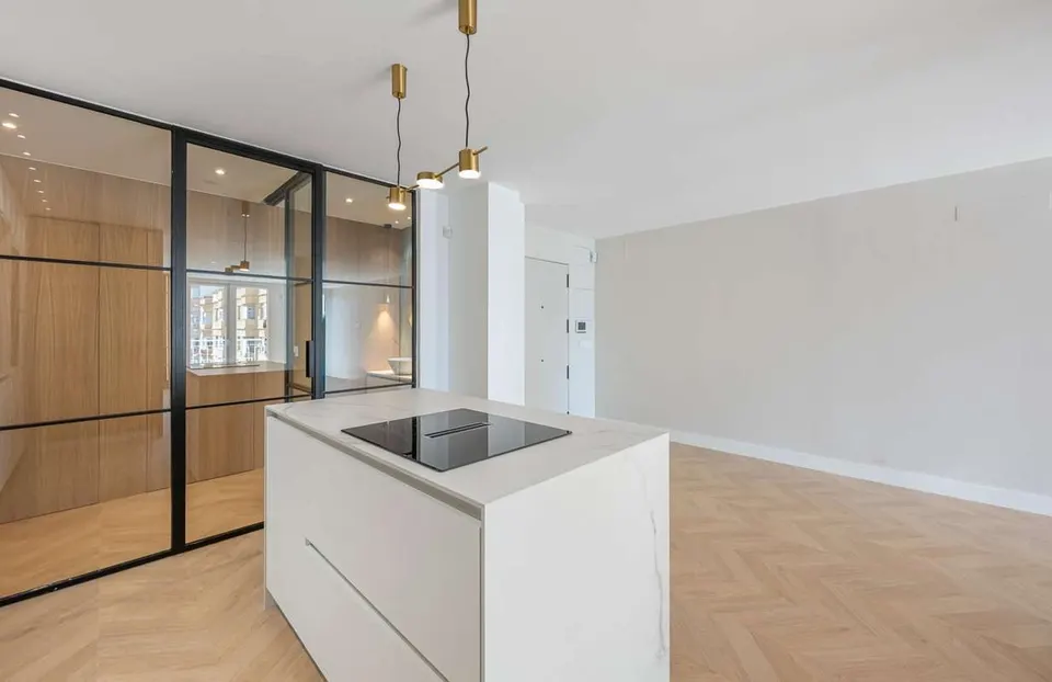 Apartament z nowoczesnym designem w Maladze — zdjęcie