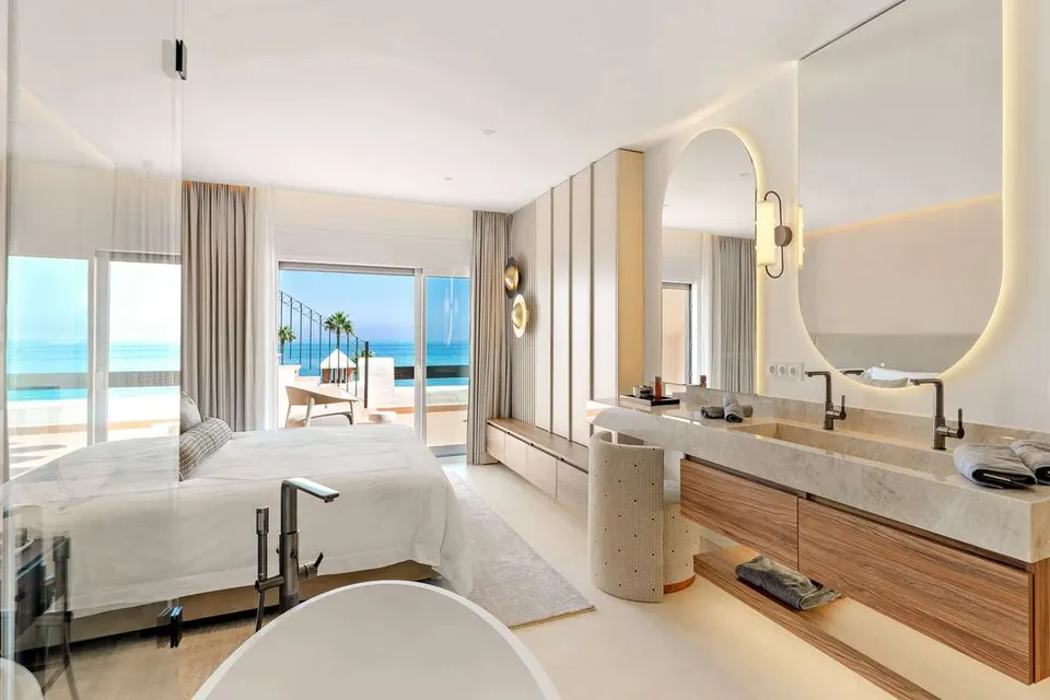Penthouse przy plaży w Esteponie — zdjęcie