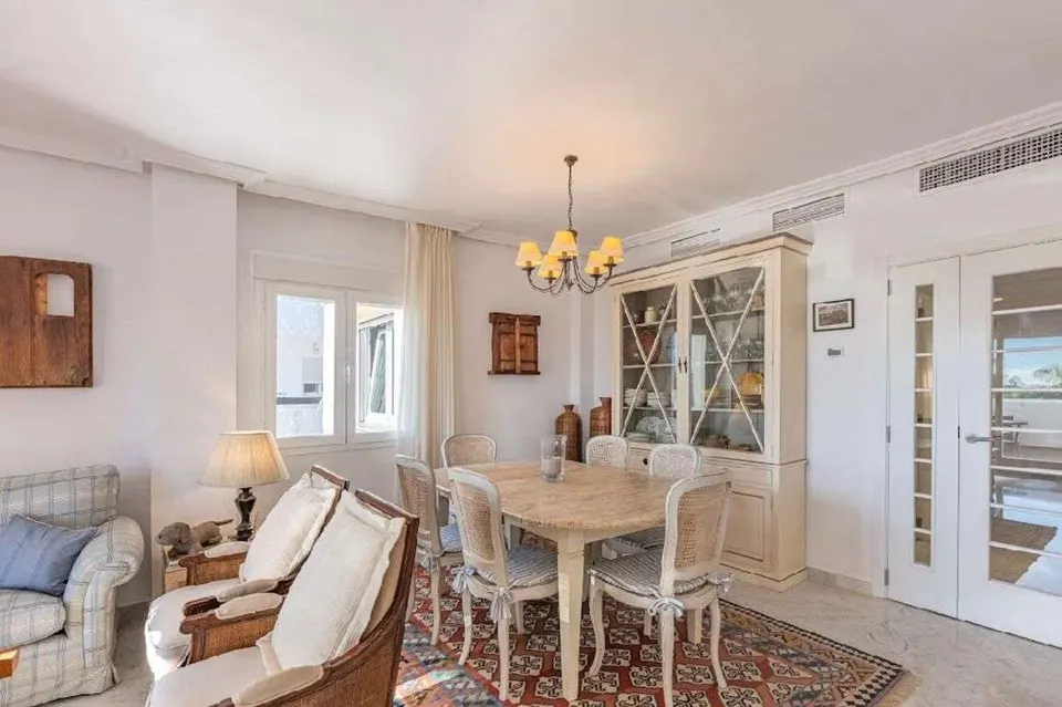 Apartament z 4 sypialniami w Marbelli — zdjęcie