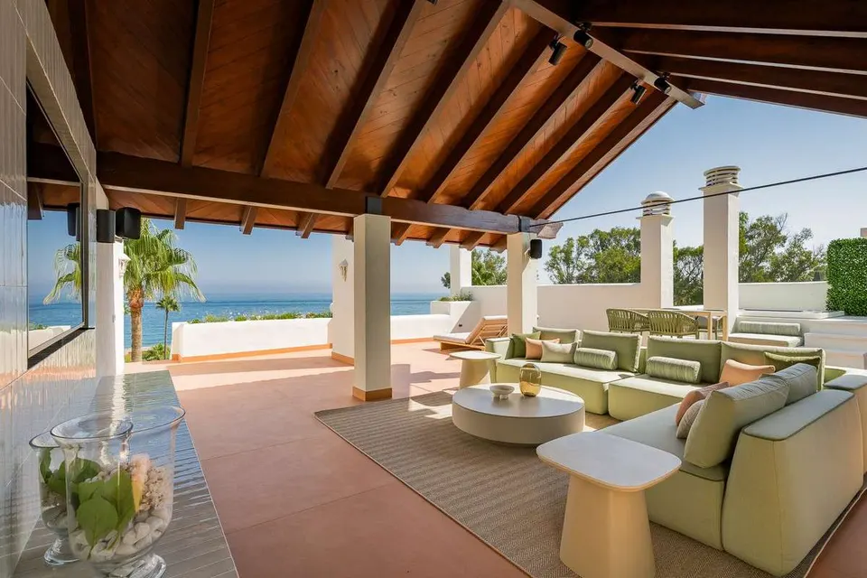 Penthouse przy plaży w Esteponie — zdjęcie