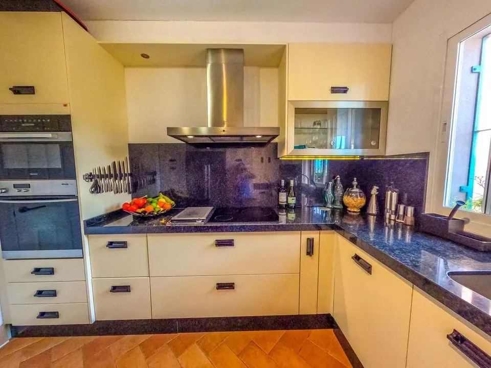 Penthouse z widokiem na morze w Benahavís — zdjęcie