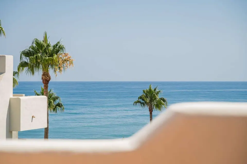 Penthouse przy plaży w Esteponie — zdjęcie