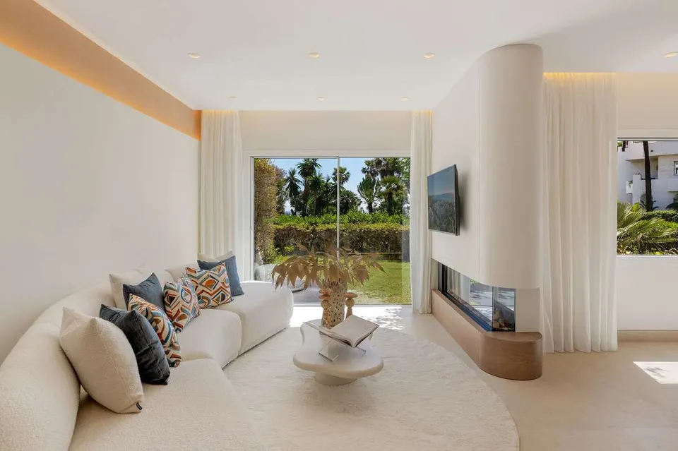 Apartament przy plaży w Esteponie — zdjęcie