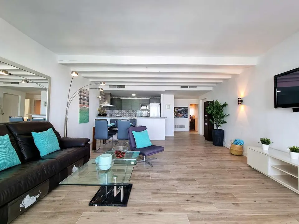 Apartament z widokiem na marinę w Marbelli — zdjęcie