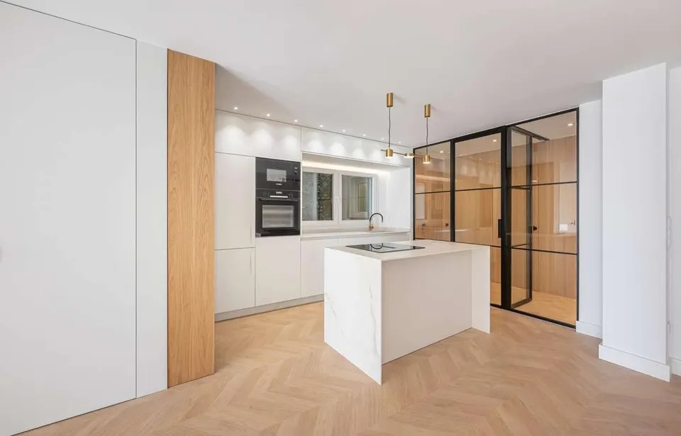 Apartament z nowoczesnym designem w Maladze — zdjęcie