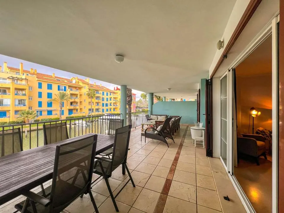 Apartament z widokiem na wodę w Sotogrande — zdjęcie