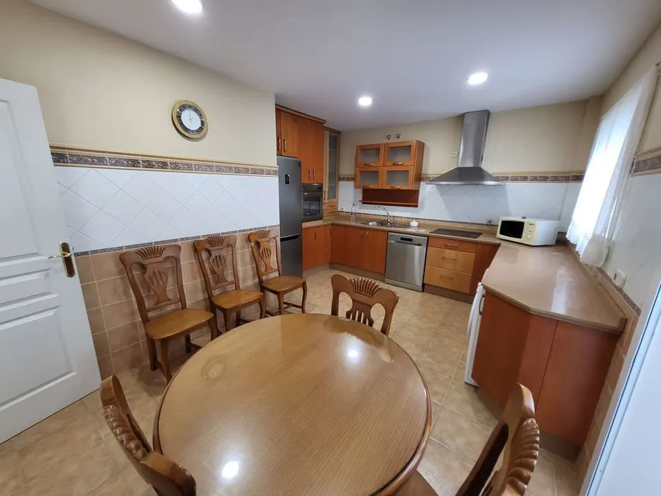 Apartament z widokiem na morze w Esteponie — zdjęcie