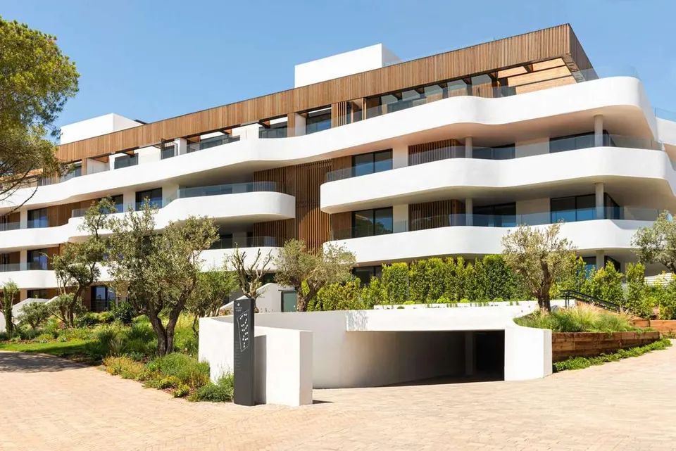 Apartament z tarasem w Sotogrande — zdjęcie