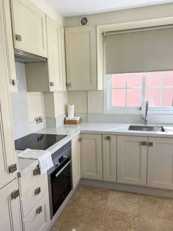 Apartament z kominkiem w Marbelli — zdjęcie