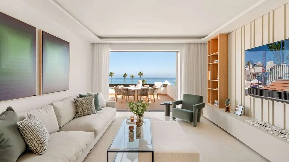 Penthouse przy plaży w Esteponie — zdjęcie