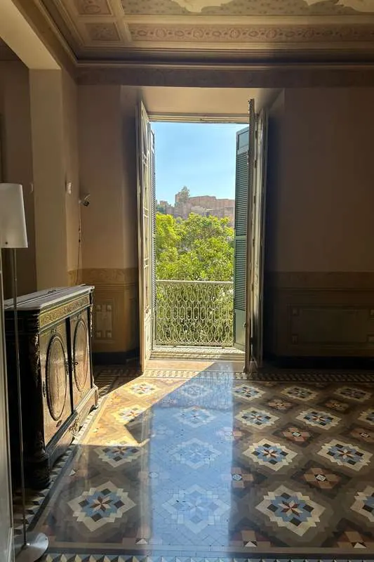 Apartament z widokiem na plac w Maladze — zdjęcie