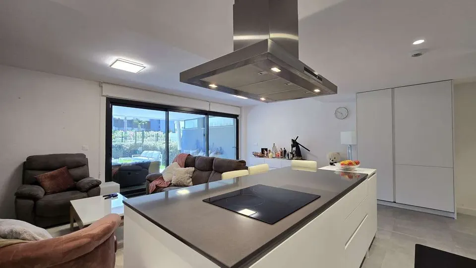 Apartament z basenem w Esteponie — zdjęcie