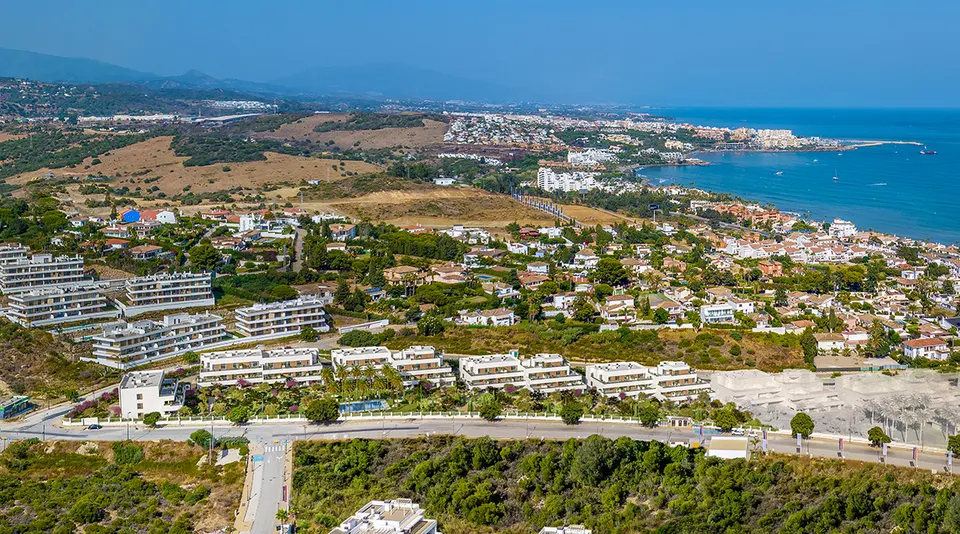 Apartamenty z widokiem na morze w Esteponie — zdjęcie