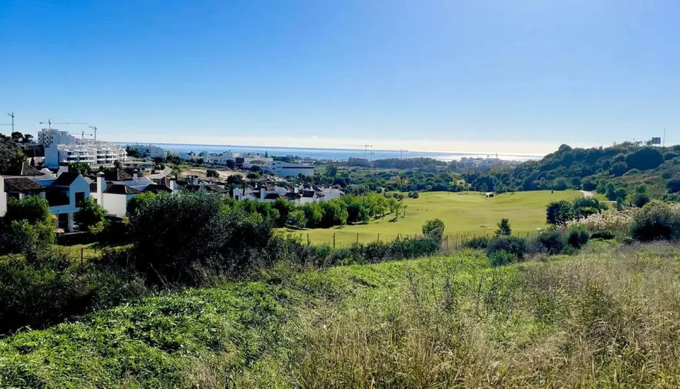 Willa przy polu golfowym w Esteponie — zdjęcie