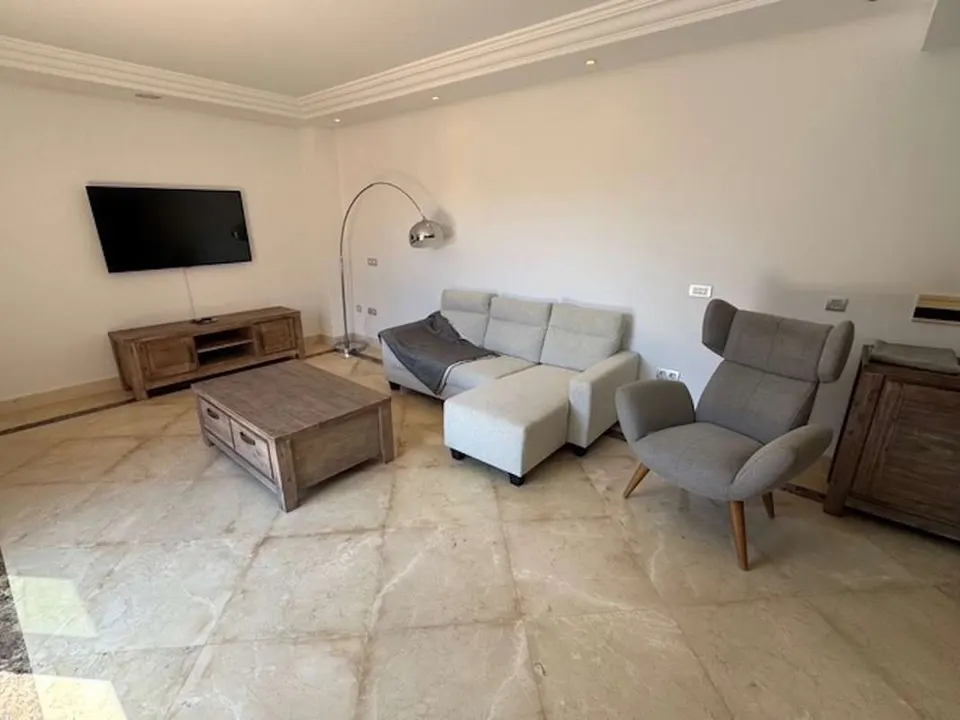 Apartament z widokiem na morze w Esteponie — zdjęcie
