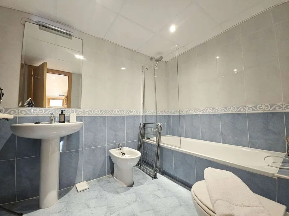 Apartament przy polu golfowym w Marbelli — zdjęcie