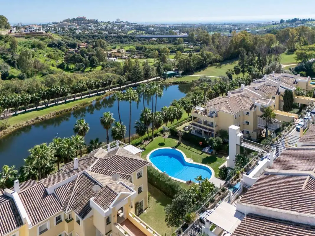 Apartament z widokiem na jezioro w Benahavís